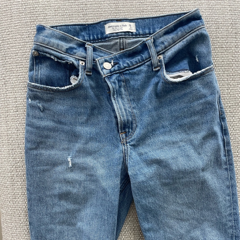 Abercrombie Criss Cross Straight Jeans